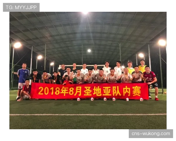 现场：科隆主场大屏幕用中文打出“欢迎深圳兄弟俱乐部代表团”字样